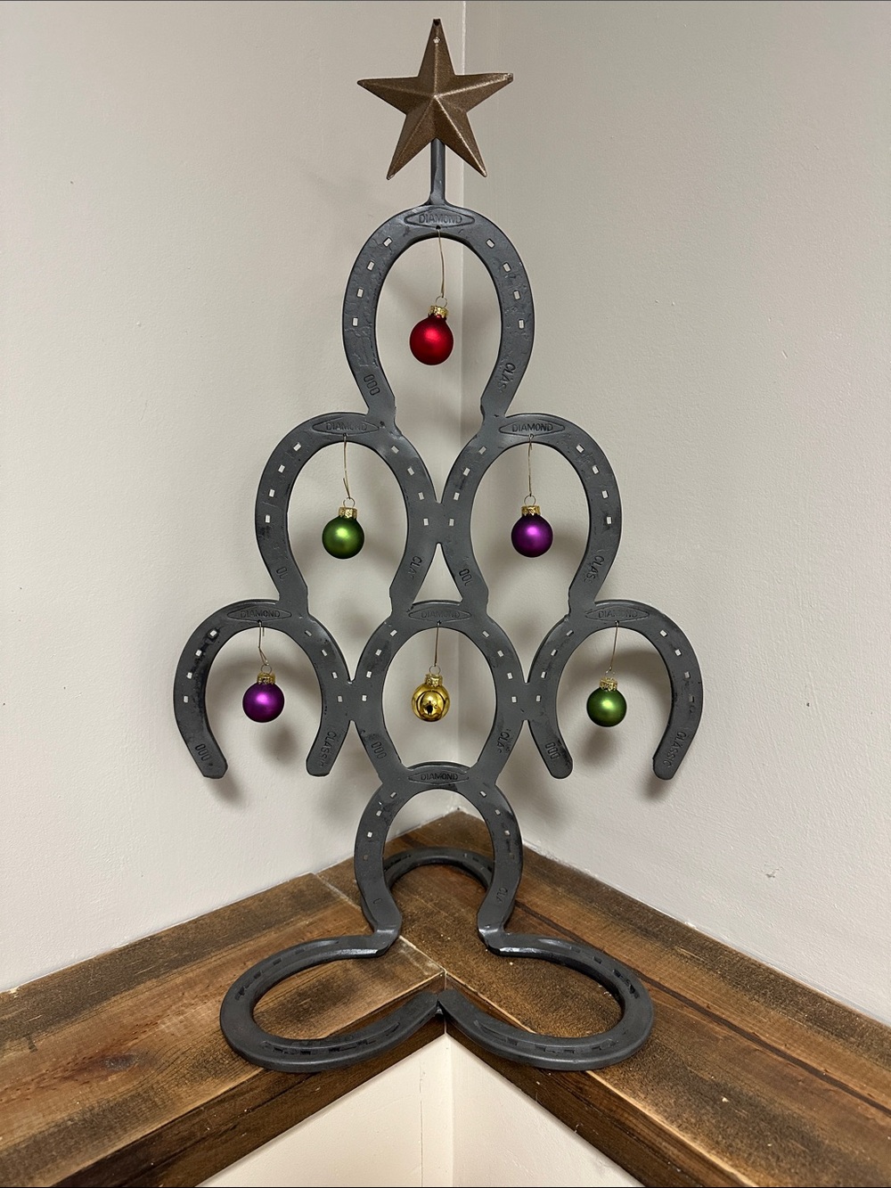 Horseshoe Christmas Tree Ornament Stand with Star Topper - Black